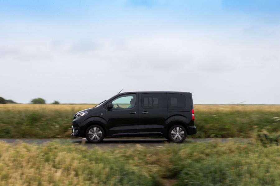  Toyota ProAce Verso Compact 2016 года  (UK) (фото 10 из 24)